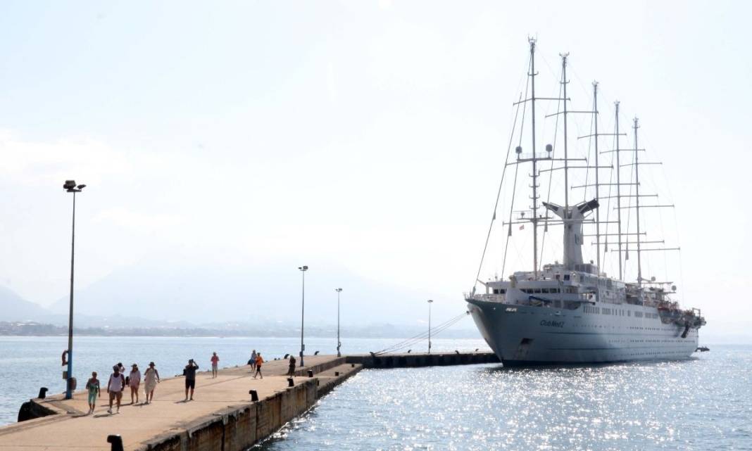 Antalya’da 9 Ayda 13,5 Milyon Turist Geldi 8